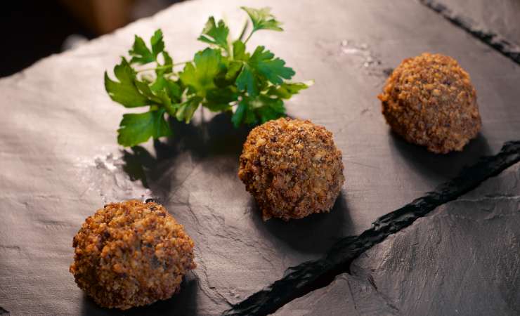 polpette croccanti in fila