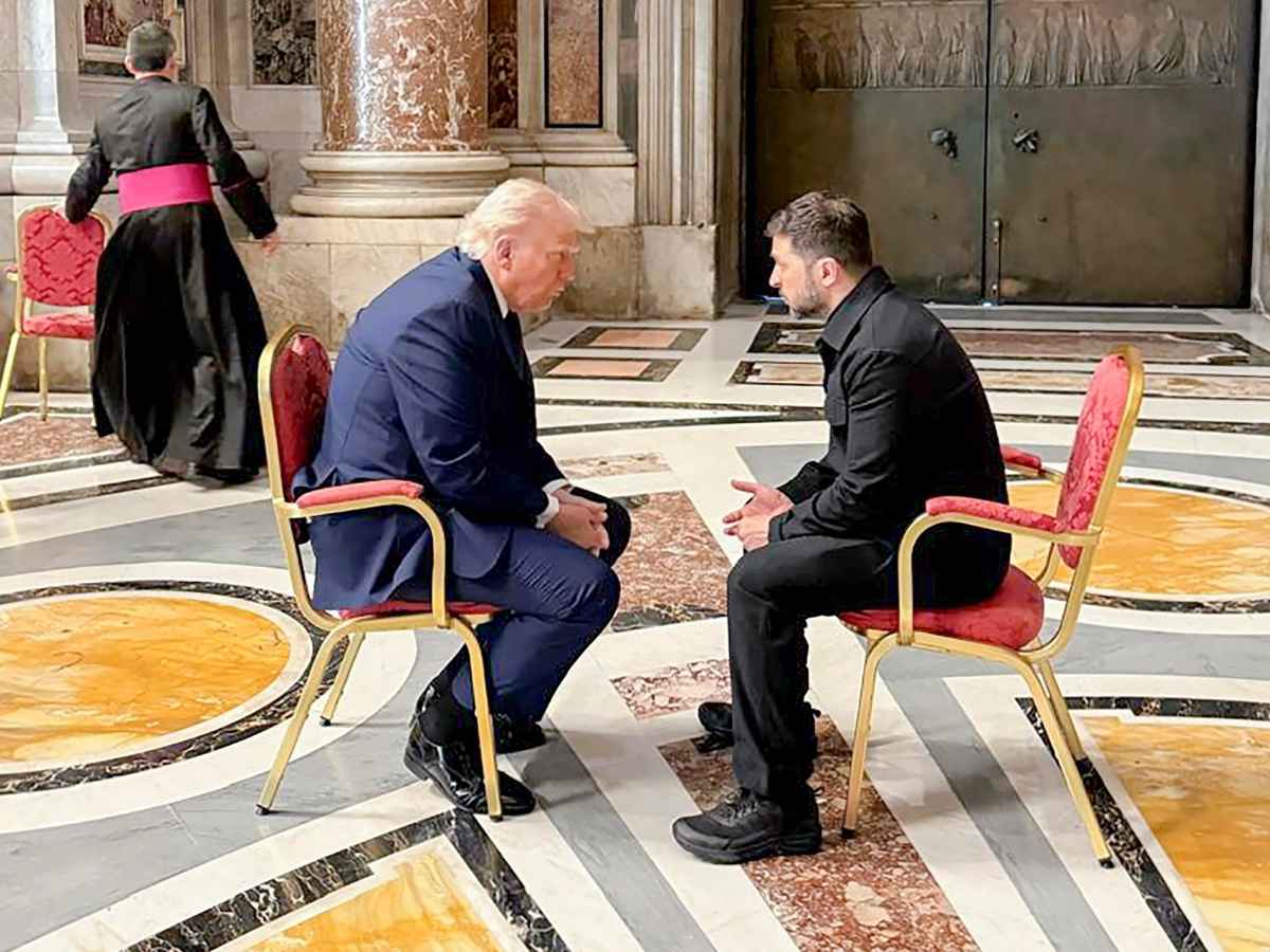 Donald Trump e Volodymyr Zelensky a San Pietro prima dei funerali di Papa Francesco