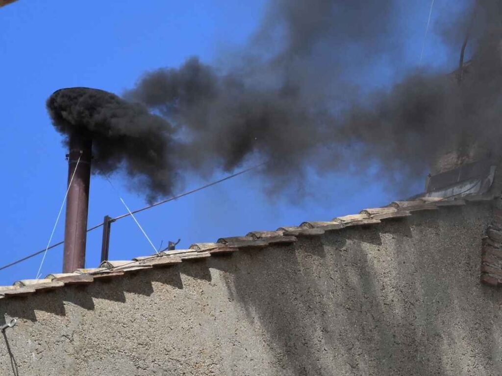 Fumata nera secondo giorno conclave mattina 8 maggio