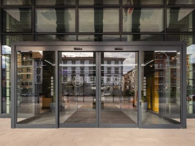 L'ingresso dell'hotel Social Hub a Firenze