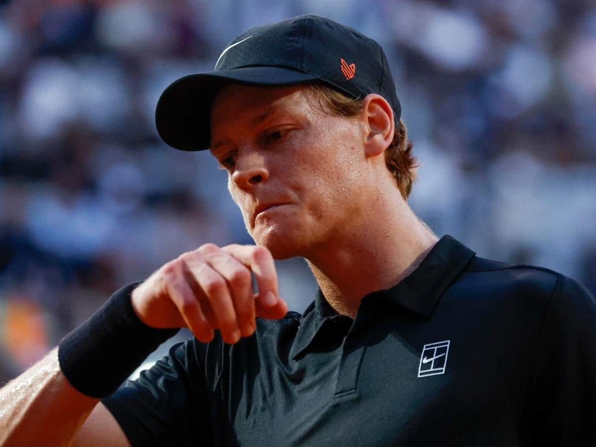 Jannik Sinner durante una partita a tennis