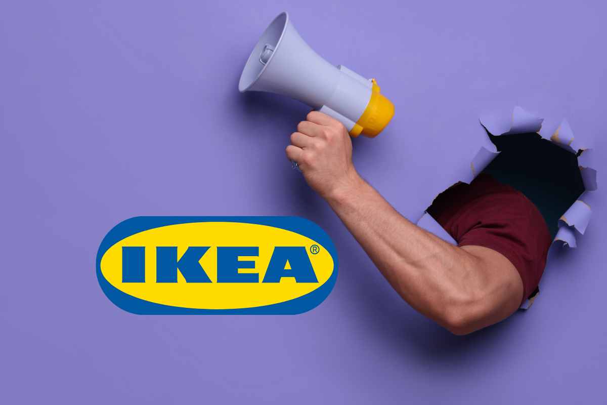 mano con megafono e logo ikea per la migliore offerta del giorno