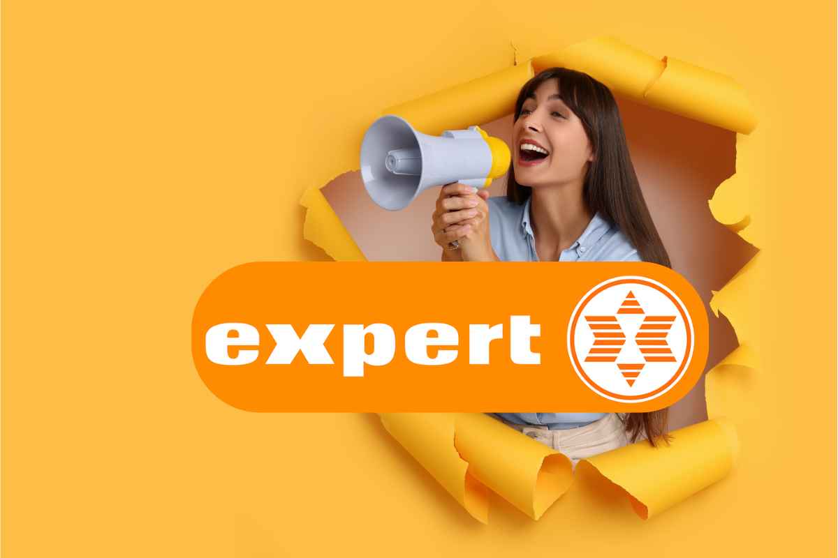 donna con il megafono e logo expert per la migliore offerta del giorno