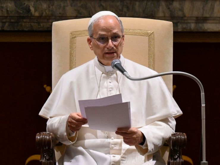 Papa Leone XIV parla ai fedeli a San Pietro