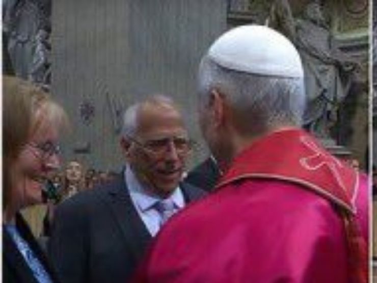 Il Papa incontra il fratello Louis e la moglie dopo la cerimonia di insediamento