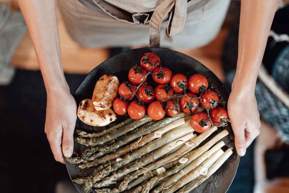 asparagi al forno con pomodorini