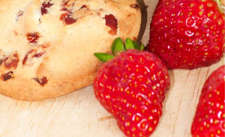 biscotto con fragole fresche
