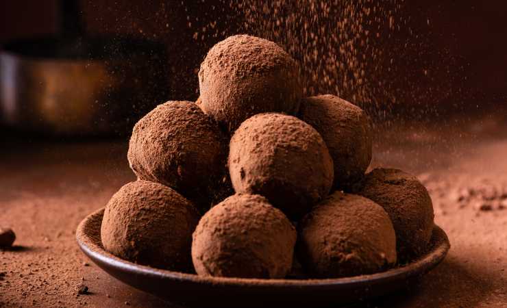 tartufini al cioccolato a piramide