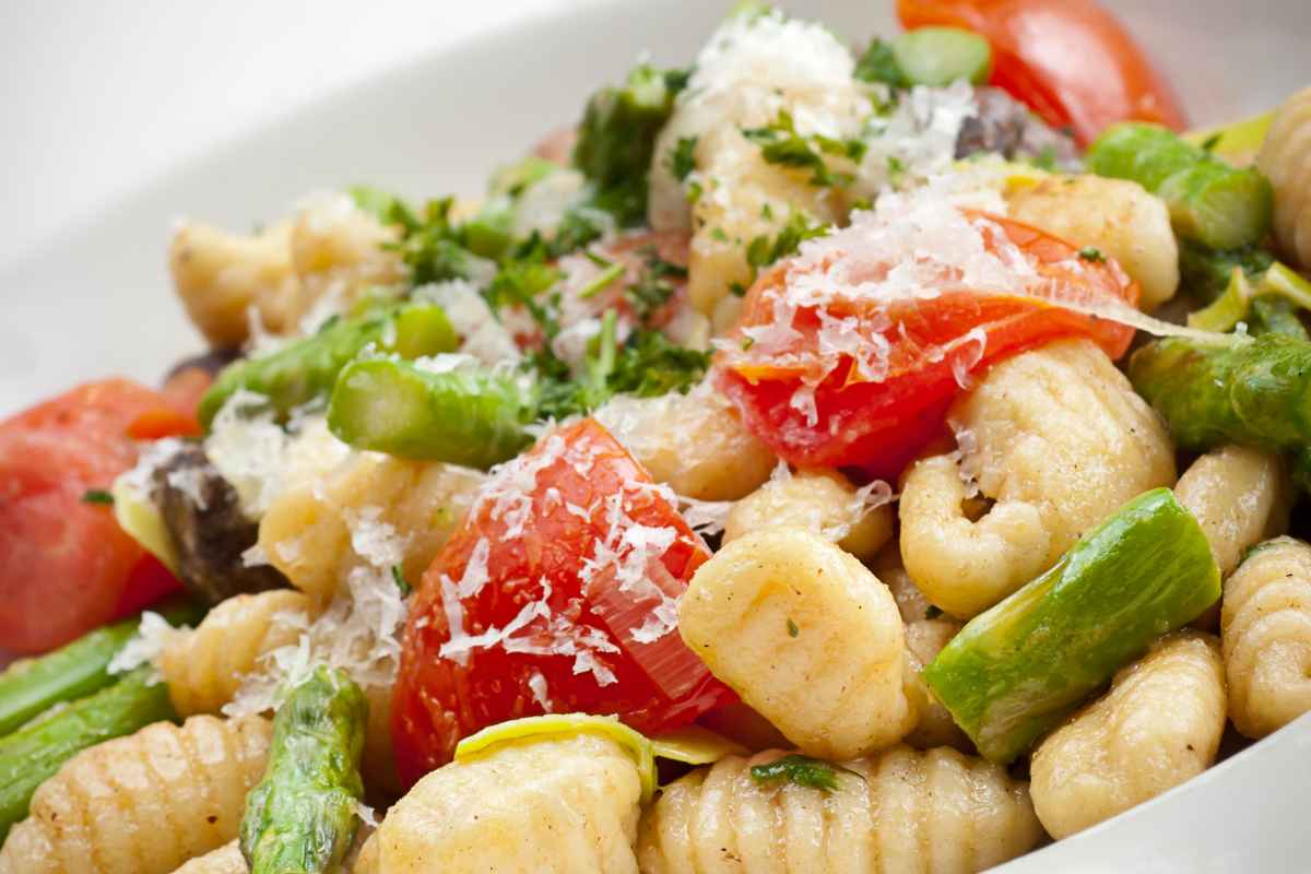 gnocchi asparagi e pomodorini 