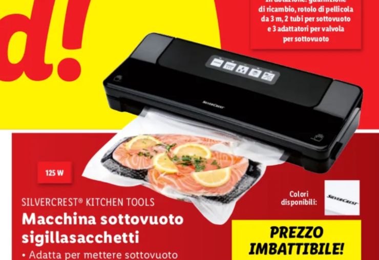 macchina per il sottovuoto e pesce sigillato dentro ad una busta