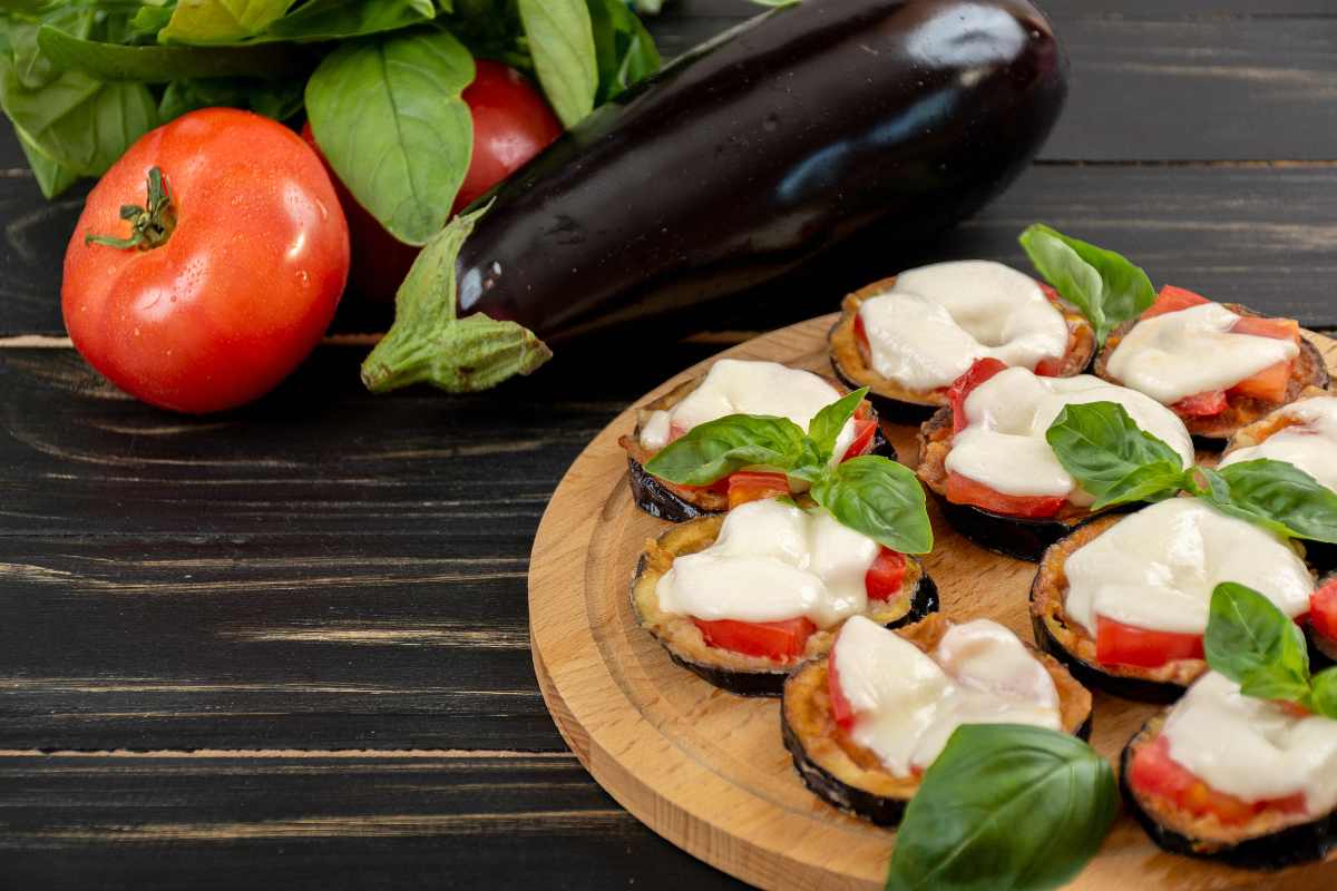 melanzane con mozzarella e pomodoro
