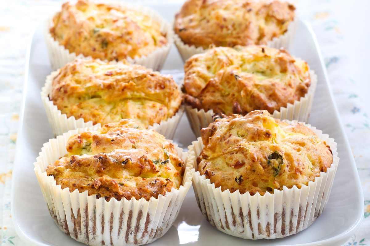 teglia di muffin zucchine e scamorza