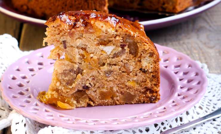 fetta di torta alla frutta