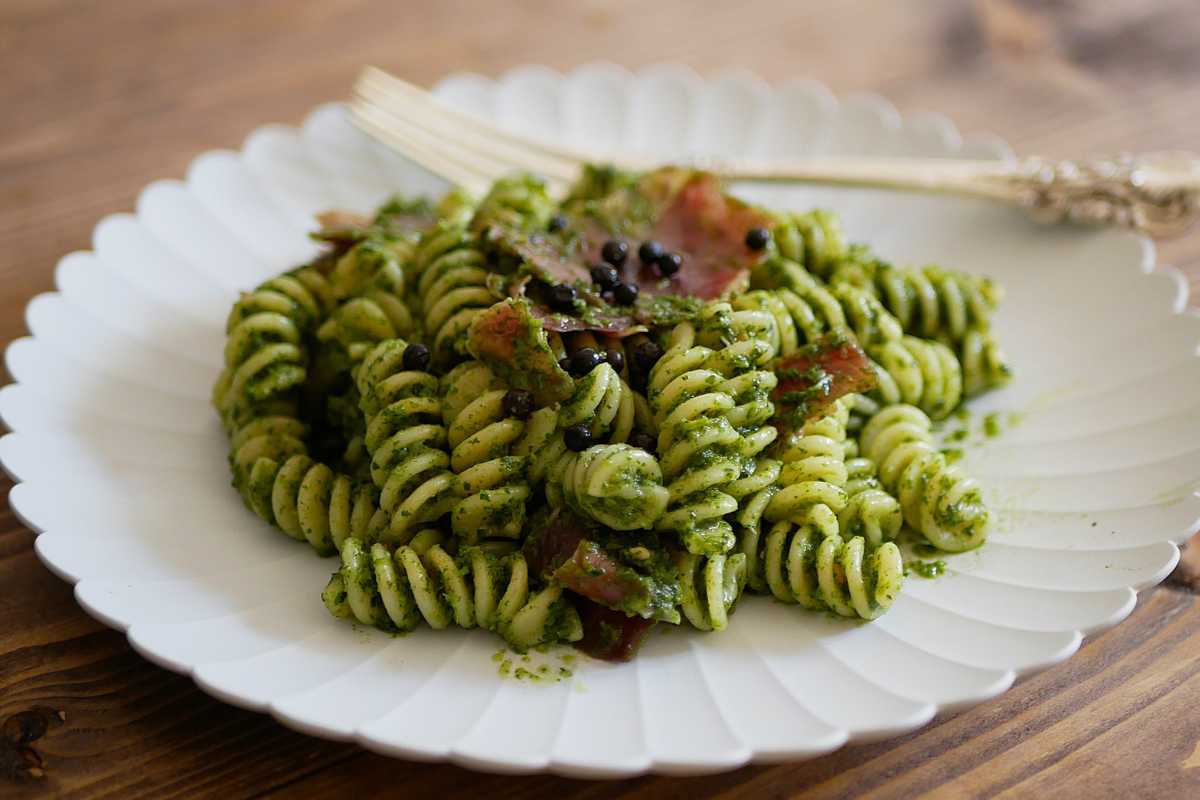 pasta pesto di rucola e bresaola
