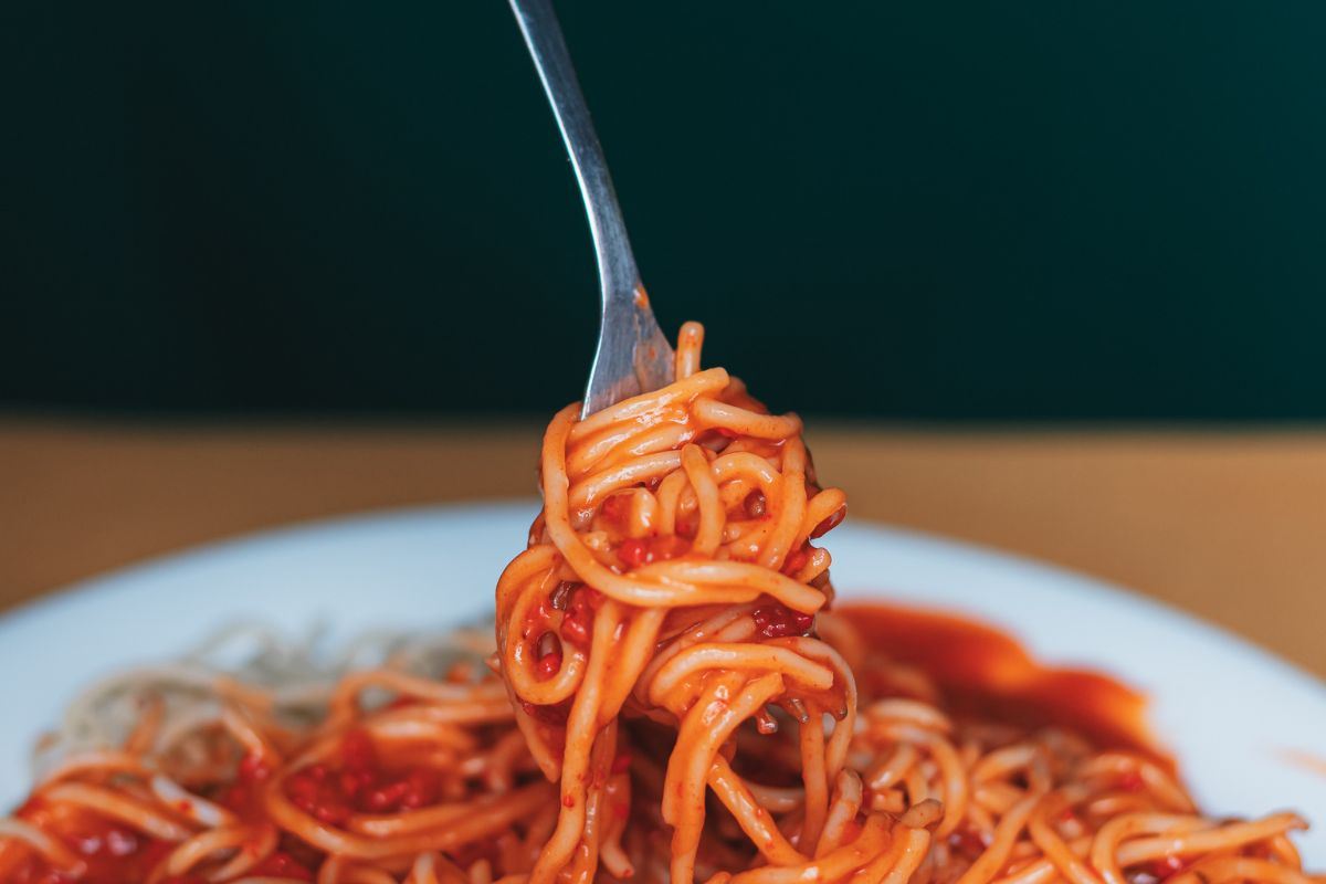 forchetta con spaghetti al pomodoro