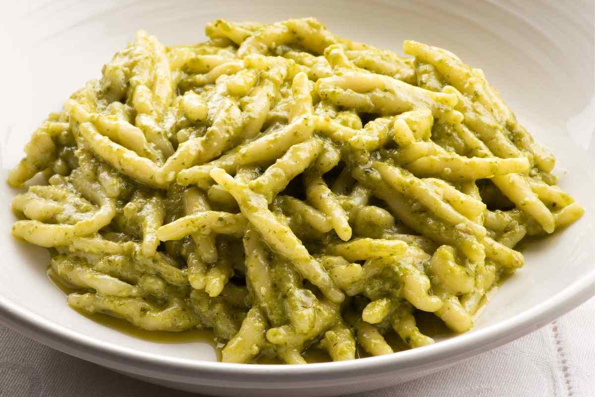 piatto di trofie al pesto