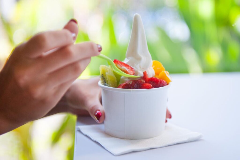 frozen yogurt con frutta