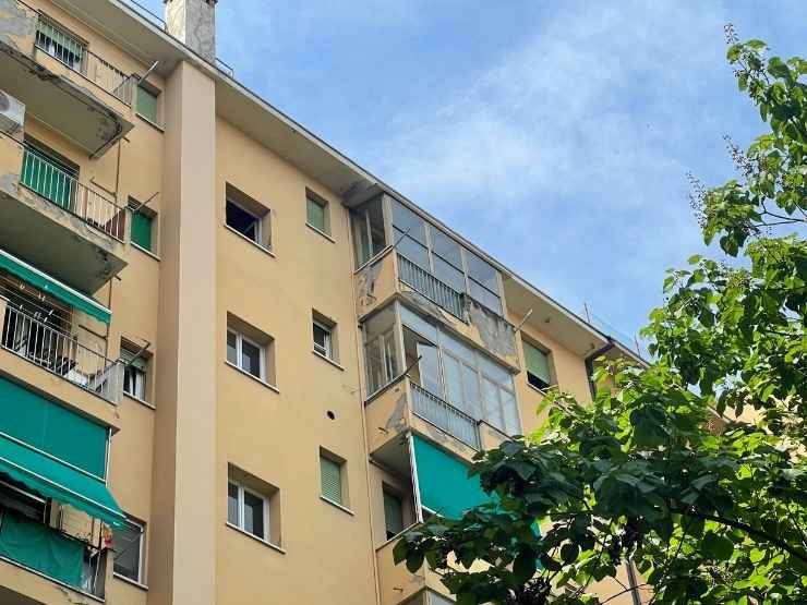 Il palazzo dove vivevano le vittime del duplice omicidio a Bologna
