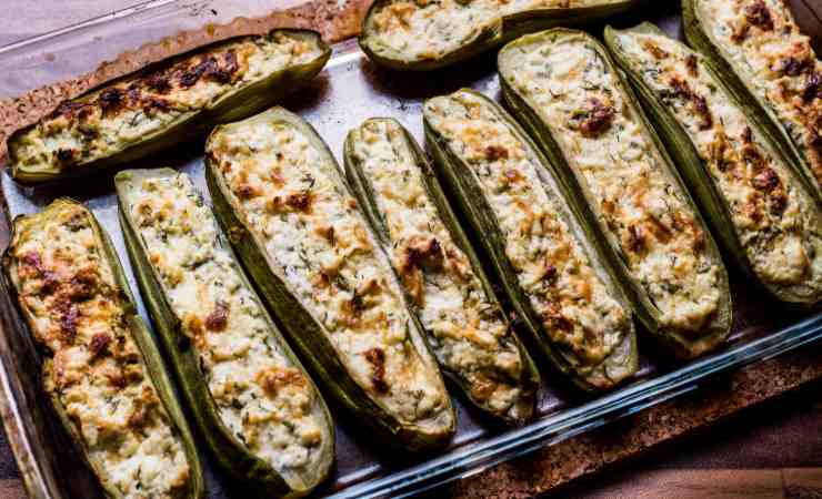 zucchine ripiene in teglia di vetro