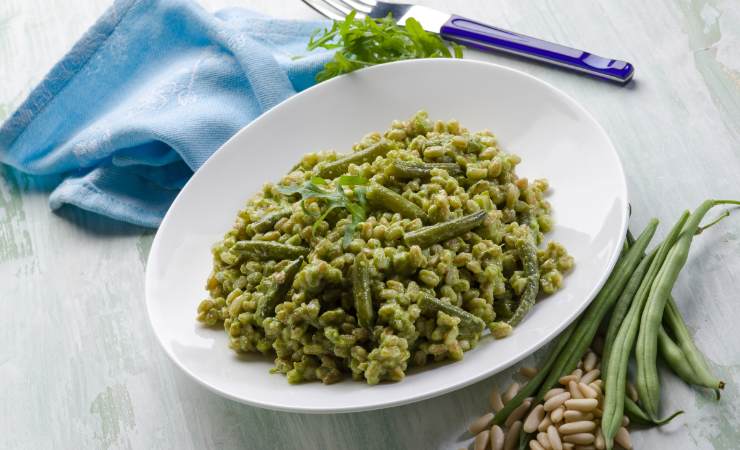 insalata di farro pesto e fagiolini