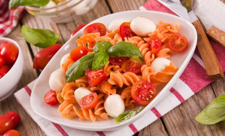 pasta con pomodorini e mozzarella