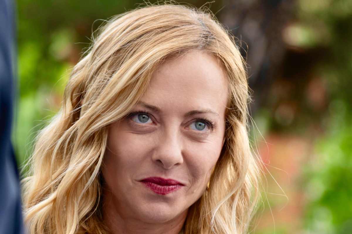 il premier giorgia meloni che sorride