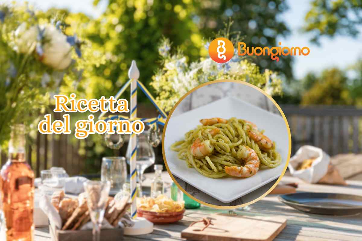 tavola apparecchiata spaghetti al pesto e gamberi