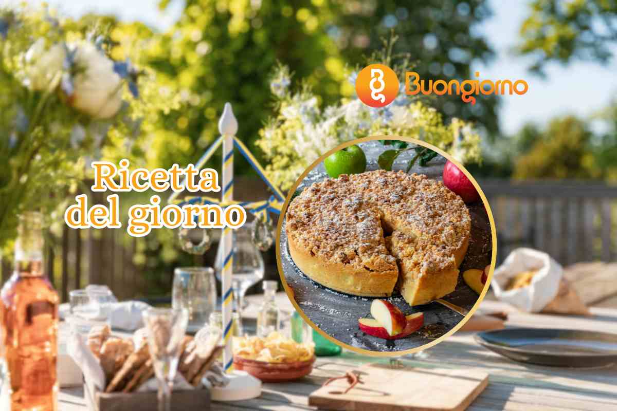 tavola apparecchiata torta di mele sbriciolata