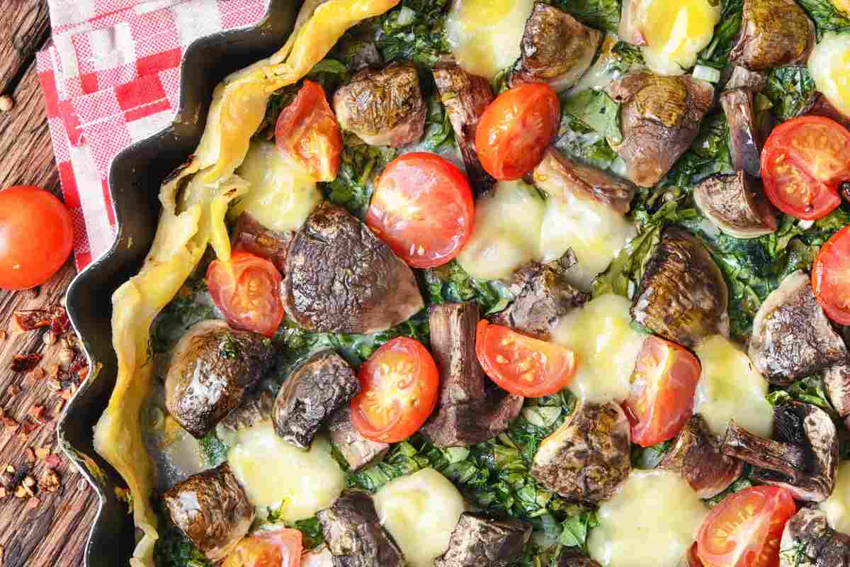 torta salata con melanzane pomodori e mozzarella