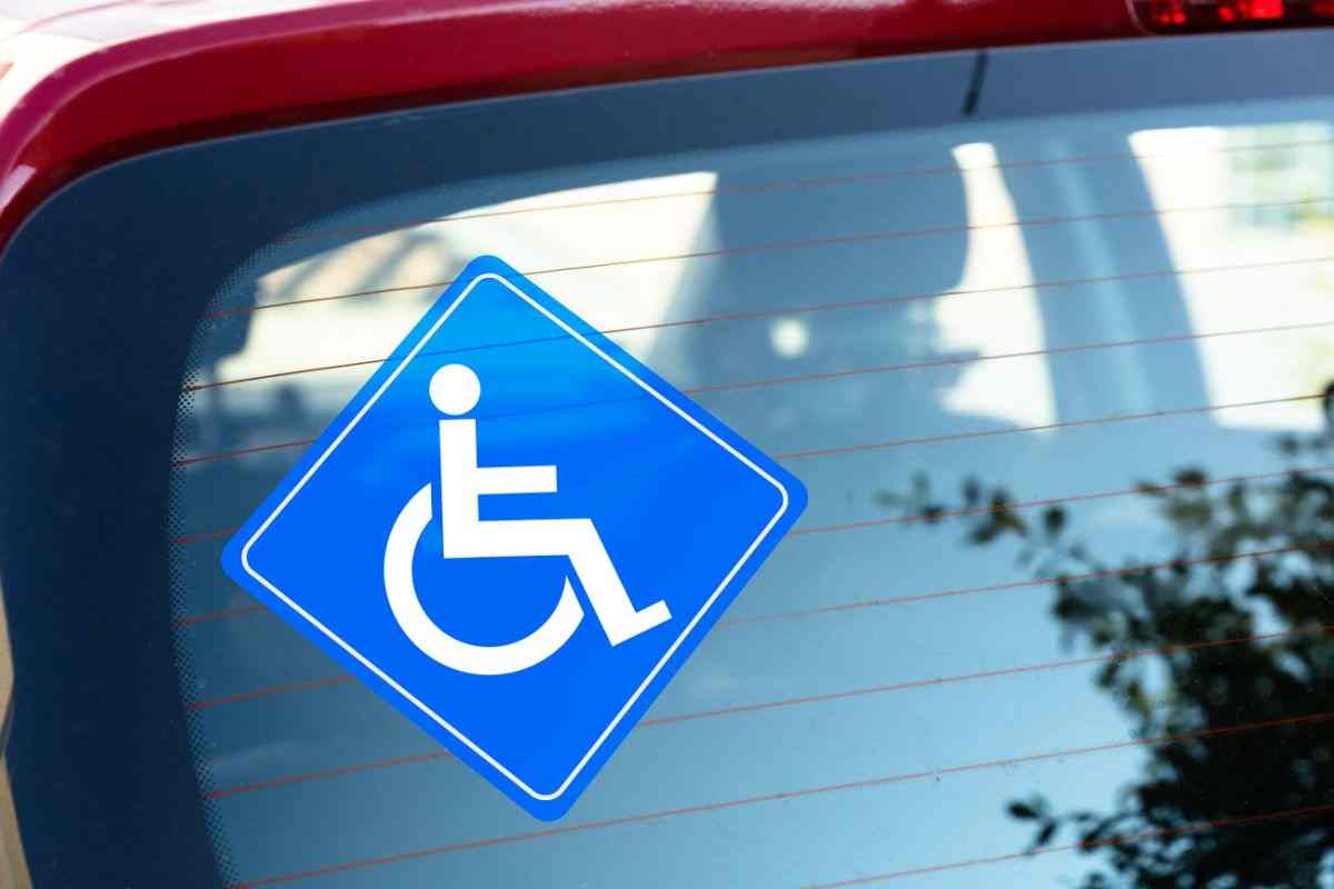 auto con segno disabile