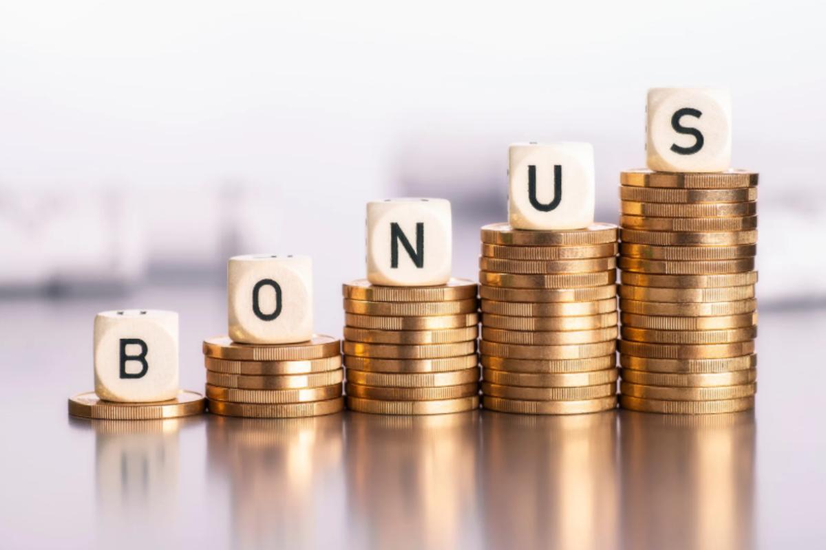 pile di monete e sopra la scritta bonus