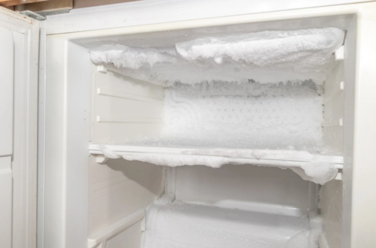 freezer pieno di brina