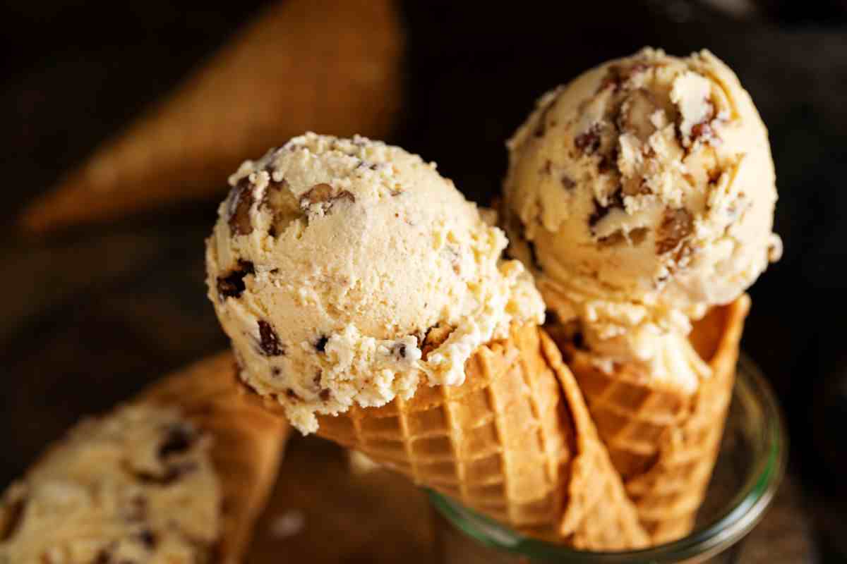 cornetti gelati alle nocciole