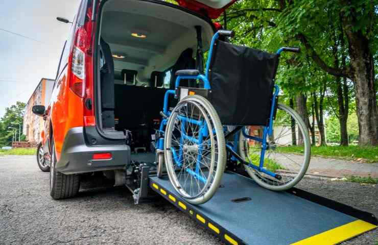 auto con passerella disabili