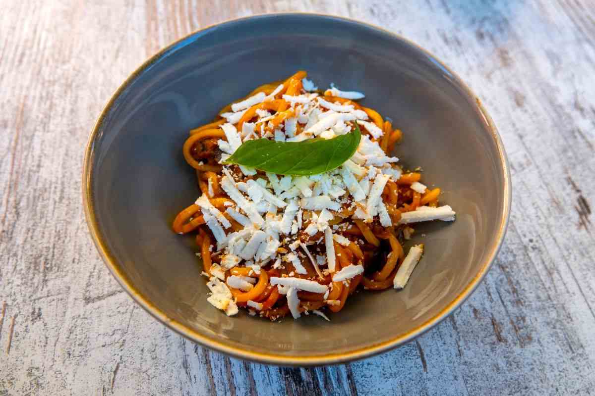 piatto con pasta alla norma