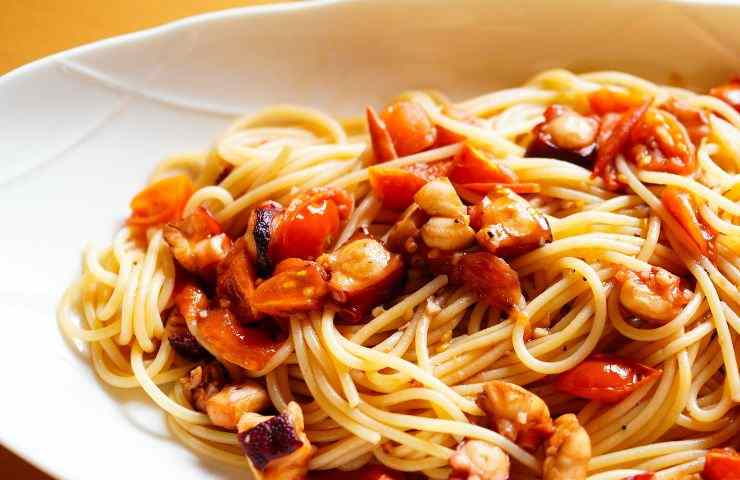 spaghetti con polipo e pomodorini