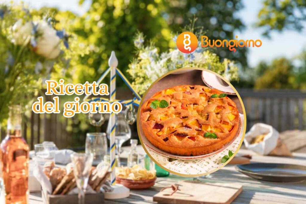 tavola apparecchiata e torta alle pesche
