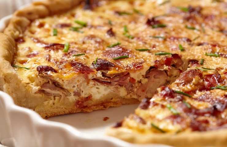 crostata salata con salumi in pirofila