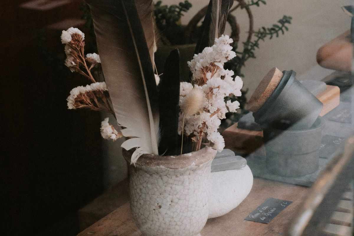 vado con fiori e piume