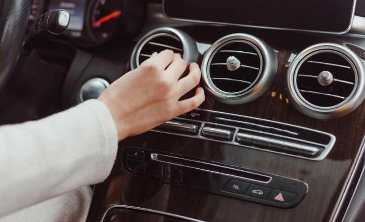 accendere aria condizionata in macchina