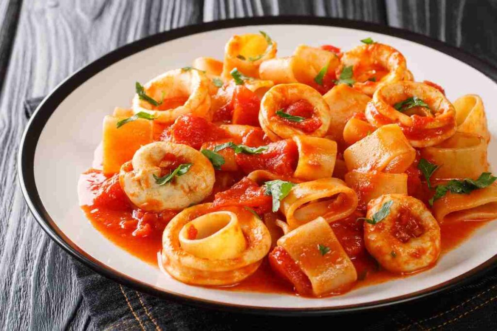 piatto di paccheri con calamari