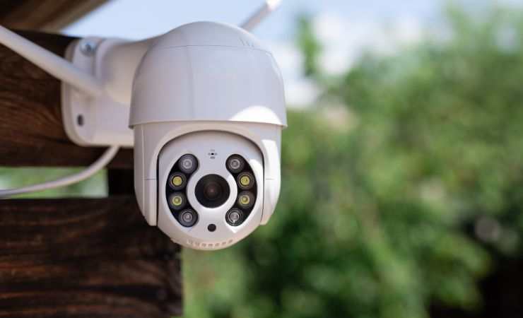 telecamera in giardino