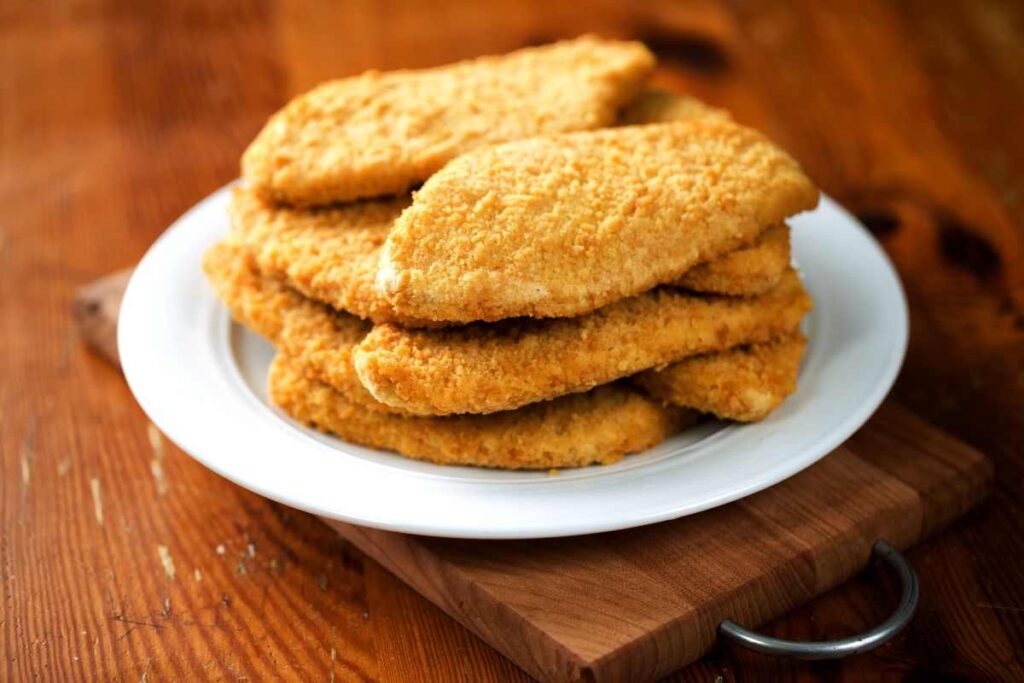cotolette alla milanese in un piatto
