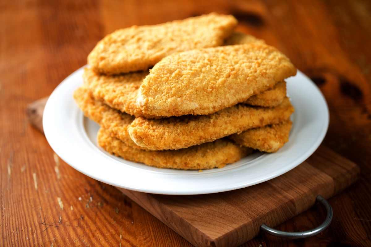 cotolette alla milanese in un piatto
