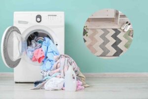 lavatrice con bucato e miniatura tappeto