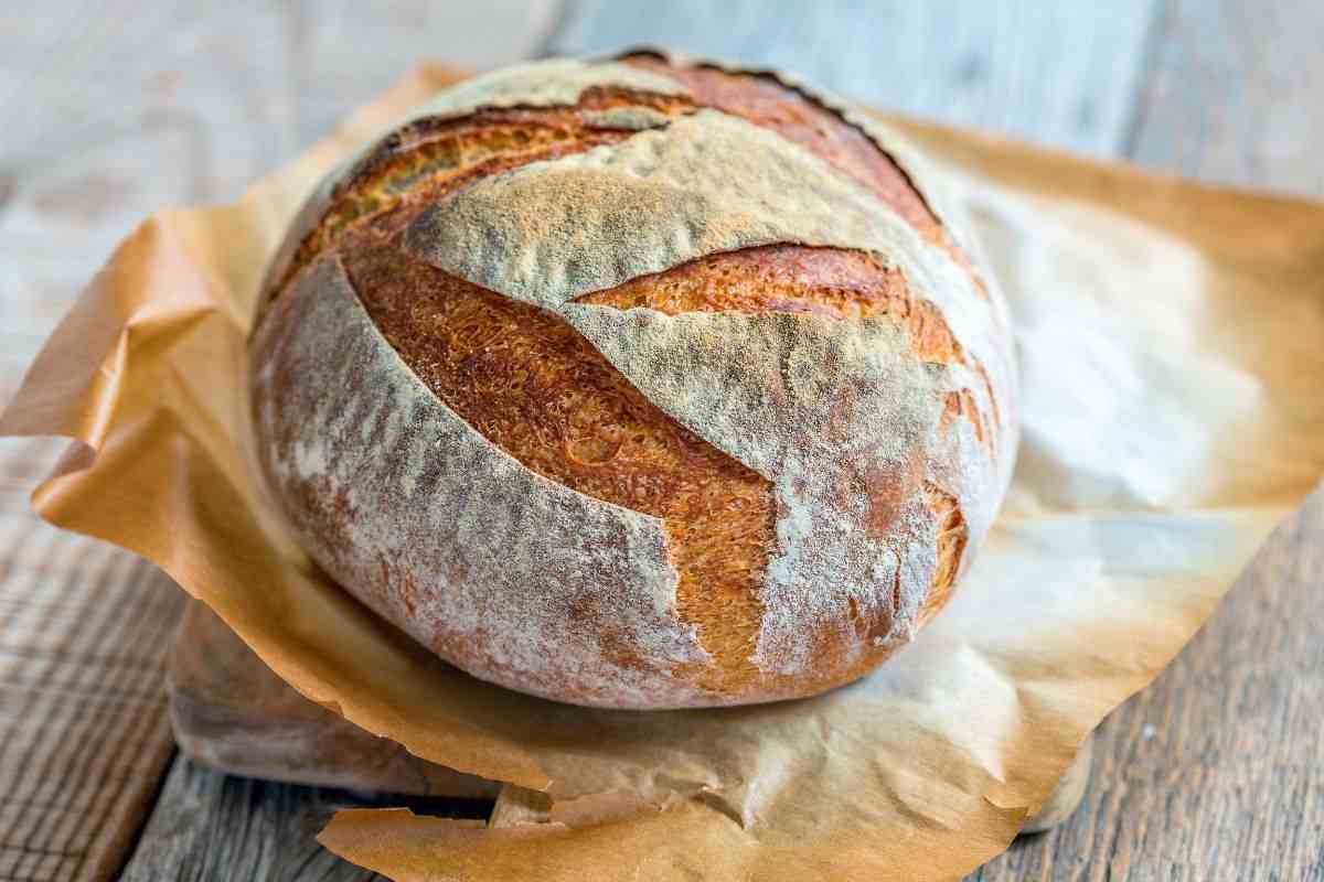 Lo faccio col lievito istantaneo il pane, tanto mi viene comunque buono e alto: il segreto è solo questo qui