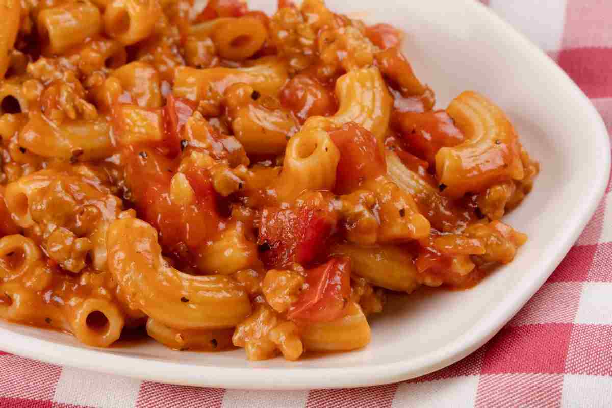 La chiamano pasta alla carcerata, cremosa e deliziosa: in 10 minuti hai la cena pronta