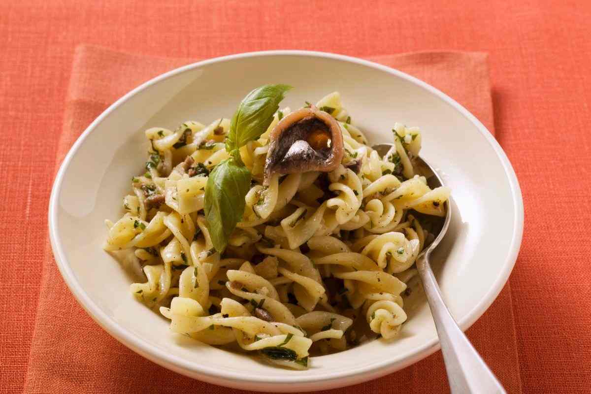 pasta con le acciughe