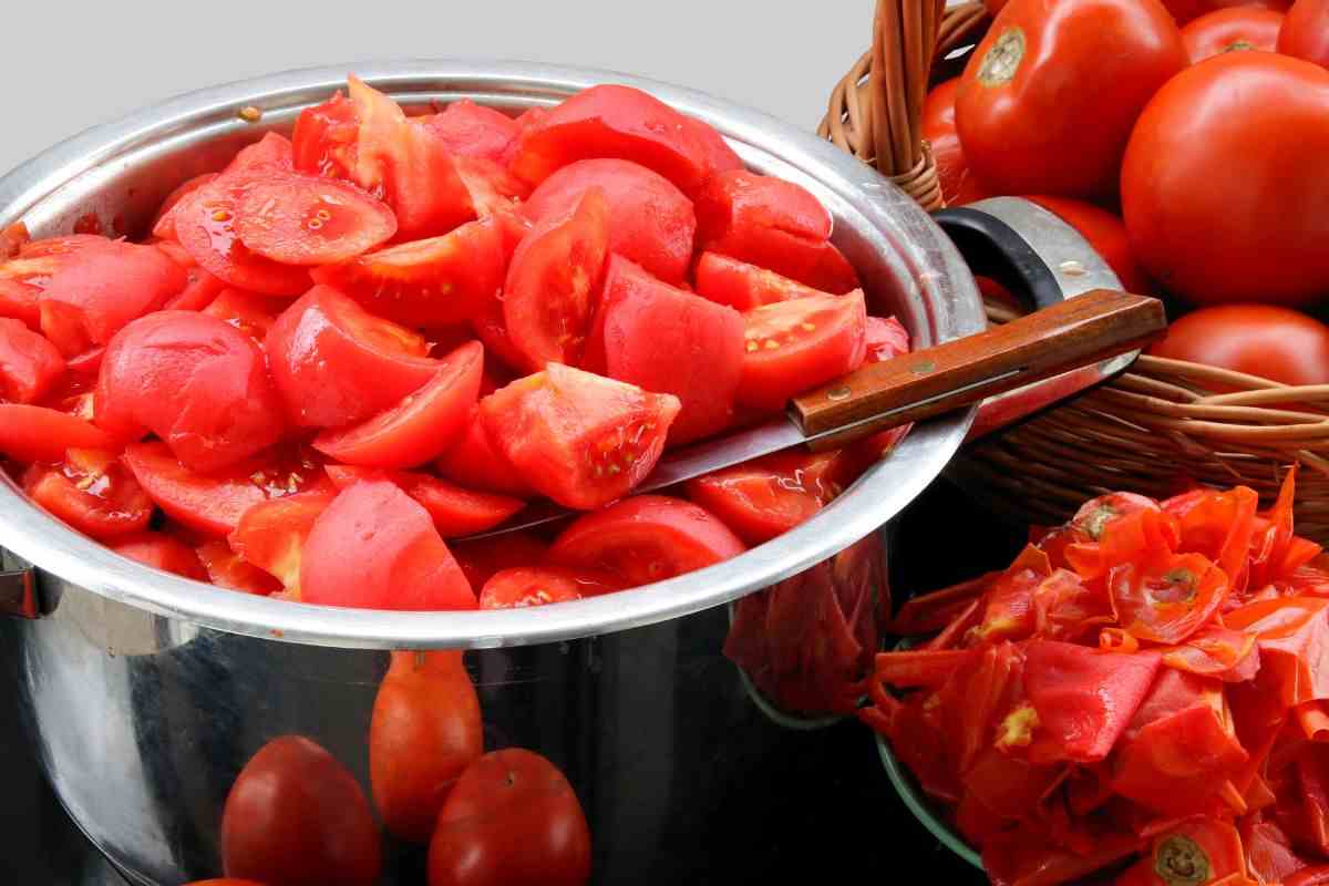 pomodori a pezzettoni in pentola