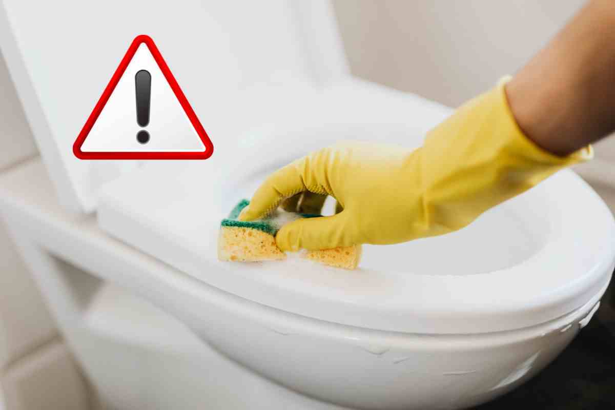 pulire wc attenzione